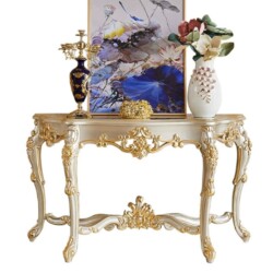 Kệ console tân cổ điển màu trắng ngọc trai với họa tiết dát vàng, chụp chính diện trên nền trắng. Kệ có mặt gỗ hình bầu dụ…