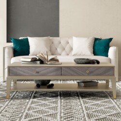 Bàn trà BT618082-14 phong cách Mỹ được chụp chính diện trong không gian phòng khách hiện đại. Bàn có mặt và khung màu kem…