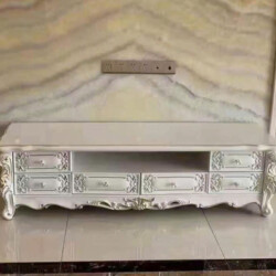 Kệ tivi tân cổ điển KTA19-18 màu trắng ngọc trai, chụp chính diện, nổi bật với mặt gỗ tự nhiên và khung gỗ Sồi OAK. Kệ có…