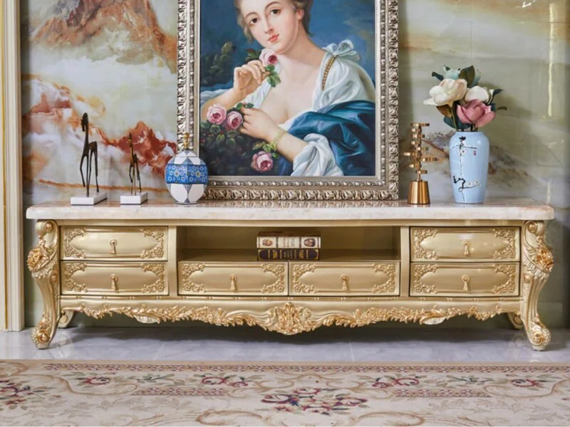 Kệ tivi tân cổ điển KT801-24 được chụp chính diện, nổi bật với khung gỗ Sồi OAK tự nhiên sơn Lacker màu vàng đồng sang trọ…