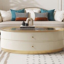 Bàn trà hình oval mã BT619052-138 được chụp cận cảnh từ góc chính diện, nổi bật với tông màu trắng kem chủ đạo, mặt kính m…