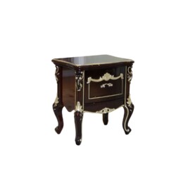 Tủ đầu giường tân cổ điển TA8801G được chụp chính diện trên nền trắng, nổi bật với màu nâu nho bóng bẩy. Tủ có một ngăn ké…