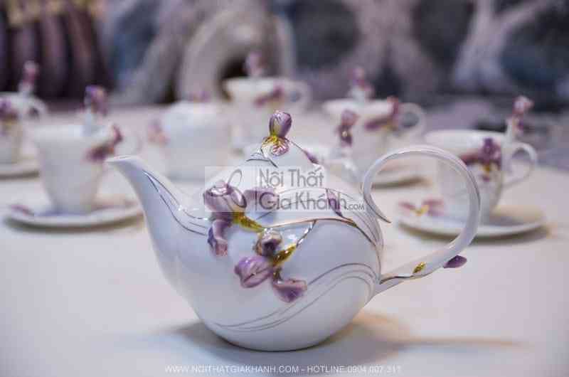 Bình trà loại to có hoa màu tím 08047C