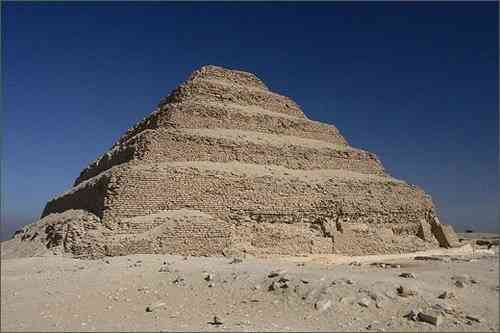 Kiến trúc Ai cập cổ đại và những công trình vĩ đại -Kim tự tháp bậc thang của Djoser