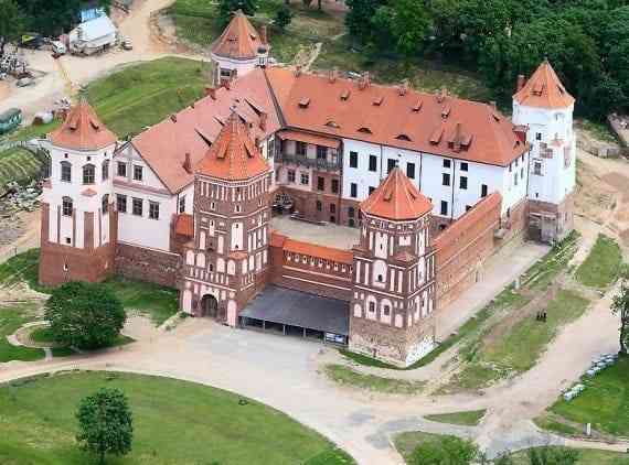 Những công trình kiến trúc Gothic nổi tiếng toàn thế giới -Lâu đài Mir