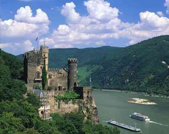 Những công trình kiến trúc Gothic nổi tiếng toàn thế giới - Lâu đài Burg Rheinstei