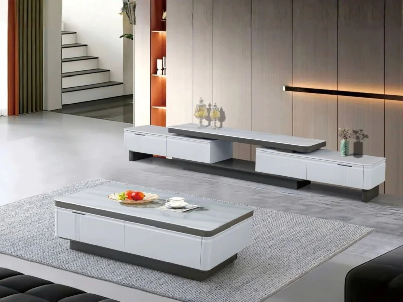 Toàn cảnh bộ đôi kệ tivi KTC1-28 và bàn trà đồng bộ, đặt trong phòng khách sang trọng. Kệ tivi có thiết kế kéo dài với mặt…