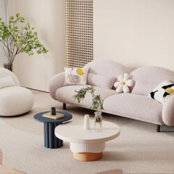 Sofa băng SFA46-3 và ghế thư giãn phong cách hiện đại được chụp từ góc hơi chếch, cho thấy toàn bộ bố cục phòng khách. Băn…