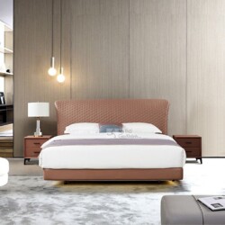 Giường ngủ cao cấp GIC033-18 được chụp chính diện trong một phòng ngủ hiện đại với tông màu ấm. Giường có phần đầu giường…