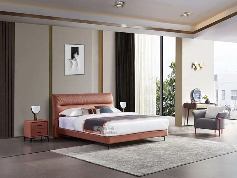 Giường ngủ bọc vải GIC020-18 chụp chính diện trong phòng ngủ hiện đại. Giường có đầu giường cao, bọc vải kỹ thuật màu cam…