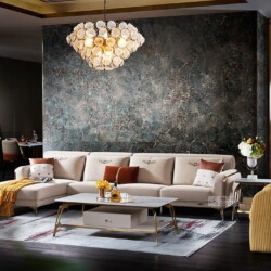 Bộ sofa góc phải 3 băng SBQ71-3 màu kem bọc da Nappa, nổi bật với chân viền thép không gỉ mảnh mai, đặt trong phòng khách…