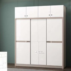 Tủ quần áo hiện đại TA623 chụp chính diện, nổi bật với thiết kế hai tông màu trắng và vân gỗ nhạt. Tủ có bốn cánh lùa ở ph…