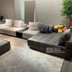 Toàn cảnh bộ sofa góc trái SF2032 được đặt trong không gian phòng khách hiện đại. Sofa có phần góc chần ô bọc da màu xám đ…