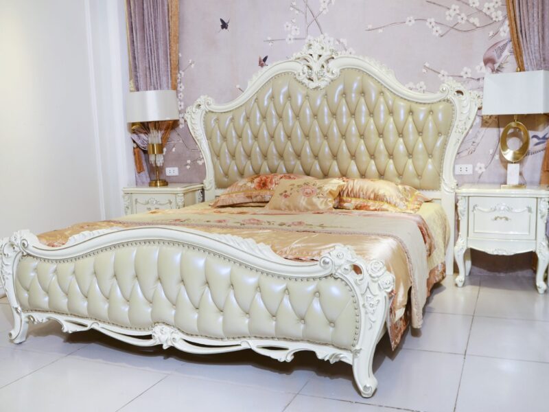 Giường Ngủ Tân Cổ Điển Màu Trắng Ngọc Trai GI8805H-18