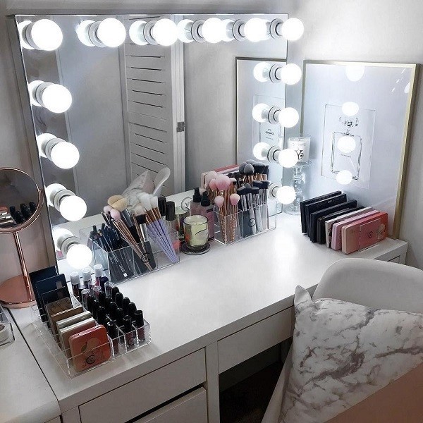 21+ mẫu bàn trang điểm chuyên nghiệp, bàn makeup studio có đèn led đẹp