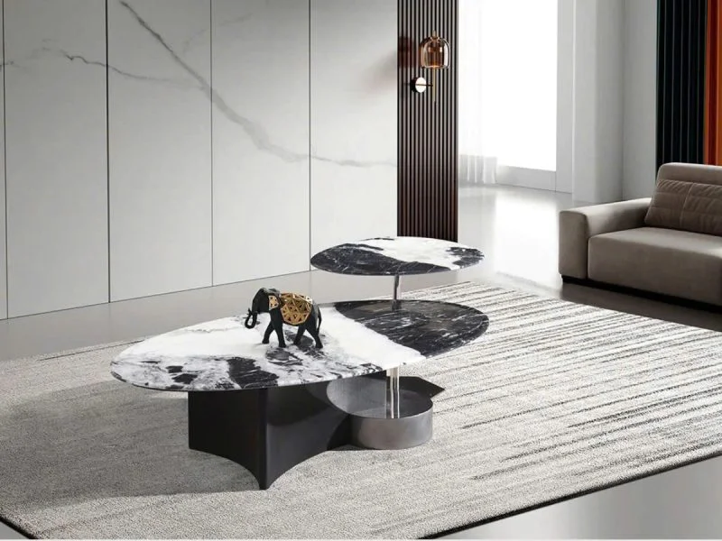 Bàn trà đôi BT2567A được chụp từ góc hơi chếch, đặt trên thảm trải sàn màu xám nhạt trong phòng khách hiện đại. Bàn chính…