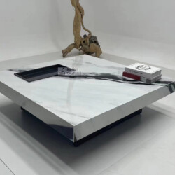 Bàn trà vuông mặt đá nhập khẩu GK08-1M4 được chụp từ góc thấp, tập trung vào mặt bàn và kiểu dáng tổng thể. Mặt bàn bằng đ…