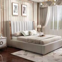 Giường Ngủ Luxury GI811-18 được chụp tổng thể từ góc thấp, thể hiện rõ thiết kế hiện đại và sang trọng. Đầu giường cao, bọ…