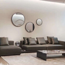 Toàn cảnh bộ sofa góc phải SF2202 màu xám đậm trong không gian phòng khách hiện đại. Sofa có thiết kế tối giản với đệm ngồ…