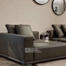 Cận cảnh phần góc phải của bộ sofa SF2202, nổi bật với chất liệu da bò tự nhiên màu xám đậm. Thiết kế tay vịn vuông vắn, đ…