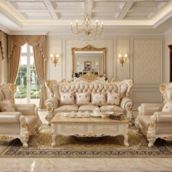 Toàn cảnh bộ sofa tân cổ điển SB923H-113 trong phòng khách luxury, gồm 01 băng 3 và 02 băng 1 bọc da màu kem. Khung gỗ Sồi…