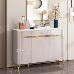 Tủ giày hiện đại TDEH167 được chụp chính diện, đặt trong không gian tiền sảnh hoặc hành lang. Tủ có màu trắng kem bóng, mặ…