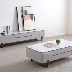 Hình ảnh tổng thể bộ bàn trà và kệ tivi BTK9873-13 đặt trong không gian phòng khách hiện đại. Bàn trà hình chữ nhật với mặ…