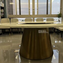 Toàn cảnh bộ bàn ăn TAVOLO LUNA 1m8 tại showroom Nội Thất Gia Khánh, gồm bàn mặt đá trắng vân mây có mâm xoay và 8 ghế ăn…