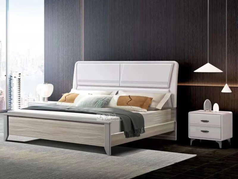 Giường ngủ hiện đại GI1902-1 và tủ đầu giường được chụp từ góc hơi chếch, đặt trong một phòng ngủ có tông màu trung tính…