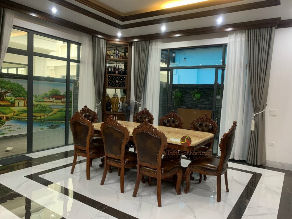 Hình ảnh bộ bàn ăn 8 ghế cổ điển tại nhà bác Thắng - TP. Thanh Hoá