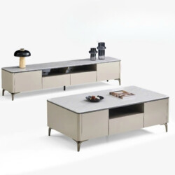 Bộ sản phẩm bàn trà MONZA BT2515 và kệ tivi đồng bộ được chụp góc nghiêng trên nền studio trắng. Cả hai sản phẩm đều có mặ…