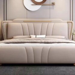 Giường ngủ bọc da cao cấp GIC175-18 chụp chính diện, đặt trên thảm sọc tối màu. Đầu giường có thiết kế sang trọng với các…