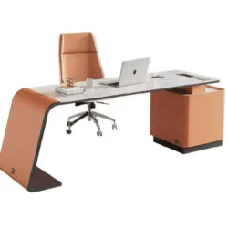 Bộ bàn làm việc và ghế xoay phong cách luxury được chụp từ góc chếch phía trước, trên nền trắng. Bàn có mặt đá trắng tinh…