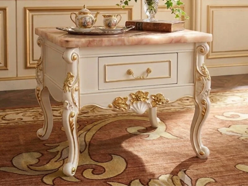 Bàn trà góc tân cổ điển BG-007 màu trắng ngọc trai, mặt đá hồng ngọc long nhân tạo vân tự nhiên. Chân bàn gỗ sồi tự nhiên…