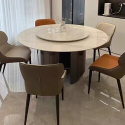 Bàn ăn tròn BA818-15 hiện đại, mặt đá cẩm thạch nhân tạo trắng vân mây, tích hợp mâm xoay. Chân bàn hình trụ lớn màu nâu g…