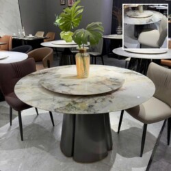 Bàn ăn tròn mặt đá mâm xoay BA841-135 được trưng bày tại showroom của Nội Thất Gia Khánh. Bàn nổi bật với chân inox màu xá…