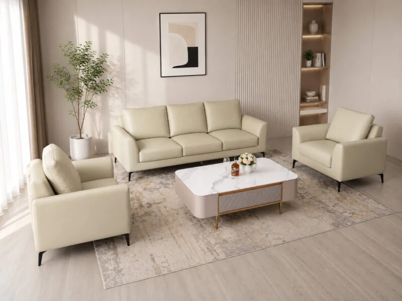 Toàn cảnh bộ sofa E001-113 da Nano màu kem nhạt, bao gồm ghế băng 3, ghế băng 1 và ghế đơn, được sắp xếp gọn gàng trong ph…