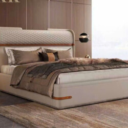 Giường ngủ luxury GIGD18-18 được đặt trong không gian phòng ngủ hiện đại với tông màu ấm. Giường có đầu giường bọc da màu…