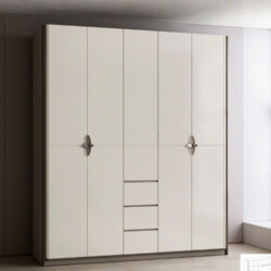 Tủ quần áo 5 cánh hiện đại TU2A-15 được chụp cận cảnh từ phía trước, nổi bật với thiết kế tối giản và màu sắc trang nhã. T…