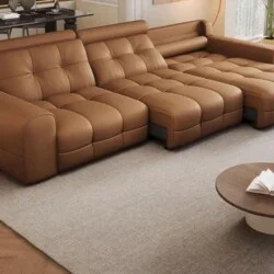 Sofa chỉnh điện SF-A1301 màu da bò, được chụp từ góc trên hơi chếch, cho thấy toàn bộ thiết kế hình chữ L hiện đại. Ghế có…