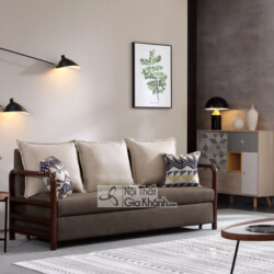 Sofa giường băng 3 SF273A-8G chụp góc chếch trong phòng khách hiện đại. Sofa có khung gỗ nâu sẫm lộ ở tay vịn và chân, bọc…