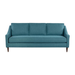Sofa băng ba chỗ ngồi màu xanh ngọc bọc vải, chụp chính diện trên nền trắng. Sofa có thiết kế tối giản, thanh lịch với ba…