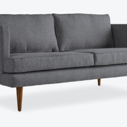 Sofa băng 3 chỗ Preston SF-111 màu xám đậm, bọc vải, chụp chính diện. Thiết kế hiện đại với tay vịn và lưng tựa vuông vắn…