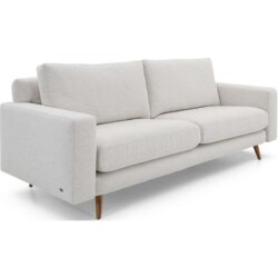 Chiếc sofa băng hiện đại màu be nhạt, được chụp từ góc 3/4 phía trước bên phải, làm nổi bật thiết kế thanh lịch. Sofa có h…