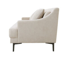 Sofa băng SF-189 màu be nhạt, chụp nghiêng từ bên hông trên nền trắng. Góc chụp này làm rõ chiều sâu ghế khoảng 56cm, độ c…