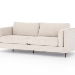 Sofa băng Ezra SF-222 màu be nhạt, chụp góc nghiêng từ phía trước bên phải, nổi bật thiết kế hiện đại với tay vịn vuông vắ…