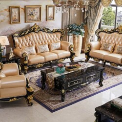 Bộ sofa tân cổ điển gồm một ghế đơn, một ghế đôi và một ghế ba, được chụp toàn cảnh trong không gian phòng khách sang trọn…