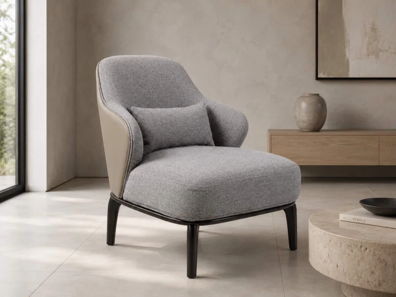 Ghế thư giãn NAGOMI Y31 được chụp từ góc hơi nghiêng phía trước bên phải, đặt trong không gian phòng khách hiện đại với sà…