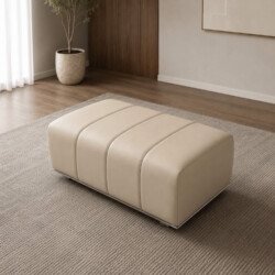Ghế đôn sofa H361-100 được chụp từ góc nhìn hơi cao, cho thấy toàn bộ mặt trên và một phần cạnh bên. Ghế có màu kem trang…