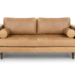 Ghế sofa băng Charme 001 chụp chính diện, nổi bật với thiết kế vuông vức, bọc da màu nâu vàng ấm áp. Hai gối tròn đặt ở ta…